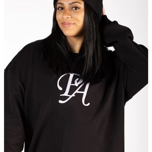 P’Tula Script Crewneck - Black (M)